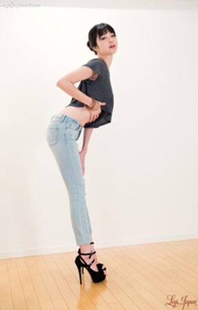 Matsuda Anna strips black top and jeans and lowers her panties