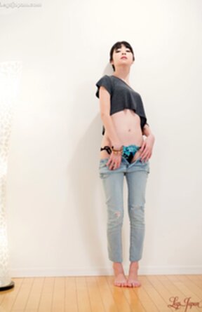 Matsuda Anna strips black top and jeans and lowers her panties