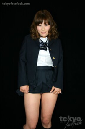 Office lady Kimiki Nana on her knees sucking cock